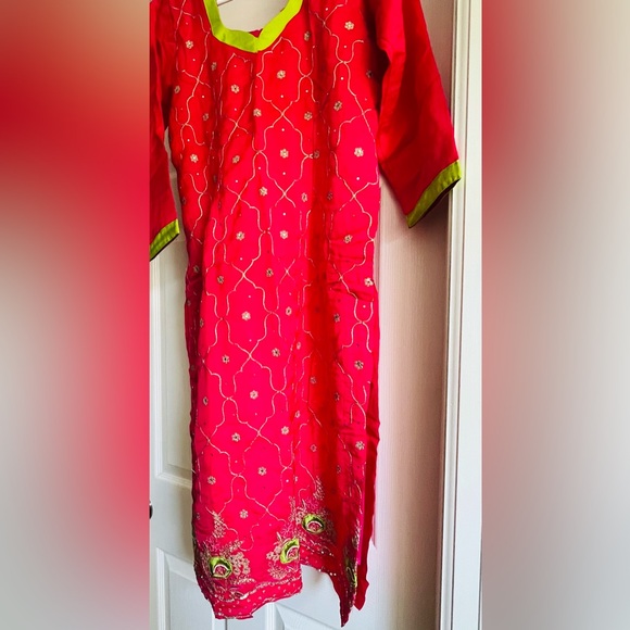 salwar suit - Picture 3 of 4
